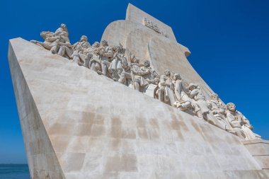 Lizbon, Portekiz - 21 Ağustos 2024: Keşifler Anıtı, veya Padrao dos Descobrimentos, Lizbon, Portekiz.
