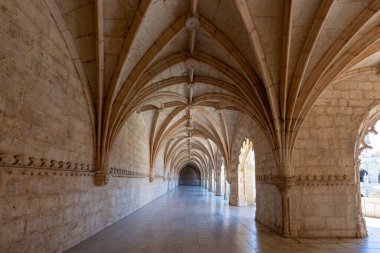 Jeronimos Manastırı, Lizbon, Portekiz. Belem Bölgesi 'ndeki Tagus nehrinin yanında Aziz Jerome Tarikatı' nın eski bir manastırıdır..