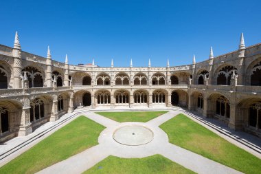Jeronimos Manastırı, Lizbon, Portekiz. Belem Bölgesi 'ndeki Tagus nehrinin yanında Aziz Jerome Tarikatı' nın eski bir manastırıdır..