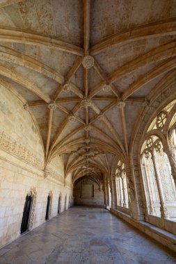 Jeronimos Manastırı, Lizbon, Portekiz. Belem Bölgesi 'ndeki Tagus nehrinin yanında Aziz Jerome Tarikatı' nın eski bir manastırıdır..