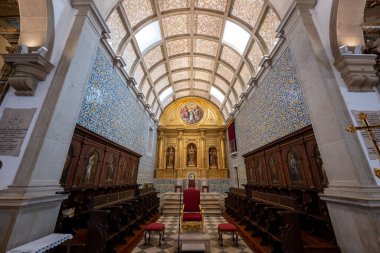 Faro, Portekiz - 24 Ağustos 2024: Faro Katedrali 'nin içi, Faro Katedrali, Portekiz Algarve. Duvarları Azulejos fayanslarıyla süslenmiş..