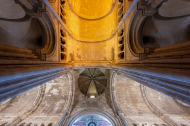 Lizbon, Portekiz - 22 Ağustos 2024: Estrela Katedrali Bazilikası, Lizbon, Portekiz.