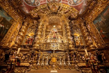 Lagos, Portekiz - 25 Ağustos 2024: St. Anthony Kilisesi 'nin güzel iç mimarisi, Lagos' ta Igreja de Santo Antonio, Portekiz 'de Algarve