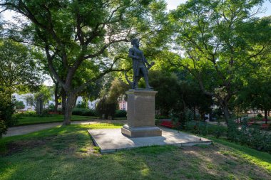 Evora, Portuga - 26 Ağustos 2024: Vasco da Gama Anıtı, Natal 'ın 1497 Noel günü keşfedilmesinin 500. yıldönümünde Güney Afrika eyaleti Natal tarafından Evora' ya sunuldu..