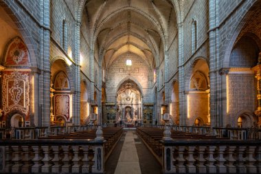 Evora, Portekiz - 26 Ağustos 2024: Portekiz 'in Alentejo kentindeki Evora şehrindeki St. Francis Kilisesi veya Igreja de Sao Francisco.
