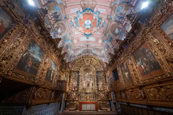 Lagos, Portekiz - 25 Ağustos 2024: St. Anthony Kilisesi 'nin güzel iç mimarisi, Lagos' ta Igreja de Santo Antonio, Portekiz 'de Algarve