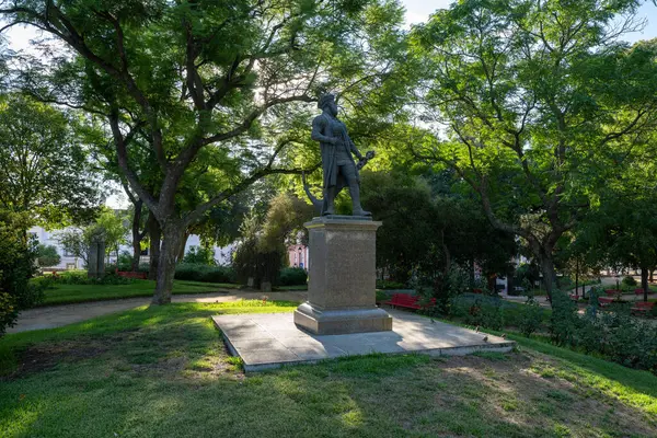 Evora, Portuga - 26 Ağustos 2024: Vasco da Gama Anıtı, Natal 'ın 1497 Noel günü keşfedilmesinin 500. yıldönümünde Güney Afrika eyaleti Natal tarafından Evora' ya sunuldu..