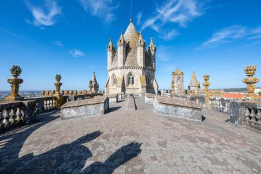 Evora, Portekiz katedralde bir güzel yaz günü