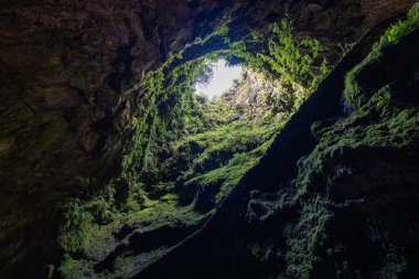 Gruta do Natal ya da Gruta do Cavalo, Afrika kıtasında bulunan Praia da Vitoria eyaletinde yer alan bir mağara sistemidir..