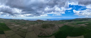 Pico Dona Joana. Terceira Adası, Azores. Pico Dona Joana, Cinco Picos kraterinin içinde bulunan volkanik bir koni..