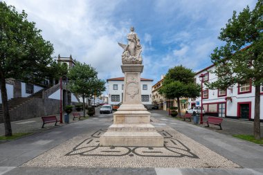 Terceira, Azores 'te bulunan Praia da Vitoria Özgürlük Heykeli özgürlüğü ve tarihi bağları simgeleyen eşsiz bir anıttır..