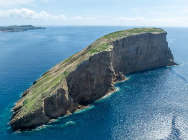 Azores 'teki Terceira Adası' nın sahil şeridinde bulunan Ilheus das Cabras, Keçi Suyu adlı küçük adalar..