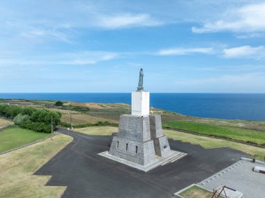 Monumento do Imaculado Coracao de Maria in Praia da Vitoria, Terceira, Azores, Meryem 'in Günahsız Kalbi onuruna kültürel ve ruhani bir anlam kazandıran dini bir simgedir..