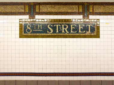 New York City - 20 Kasım 2024 New York City metrosunun 8. Cadde İstasyonu, Lexington Bulvarı 6..