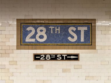 New York Şehri - 20 Haziran 2024: 28. Cadde Metro İstasyonu Manhattan 'daki New York Metro Sisteminde Lexington Bulvarı Hattı üzerinde.