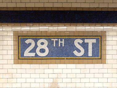 New York Şehri - 20 Haziran 2024: 28. Cadde Metro İstasyonu Manhattan 'daki New York Metro Sisteminde Lexington Bulvarı Hattı üzerinde.