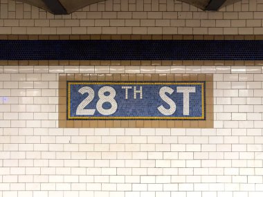 New York Şehri - 20 Haziran 2024: 28. Cadde Metro İstasyonu Manhattan 'daki New York Metro Sisteminde Lexington Bulvarı Hattı üzerinde.