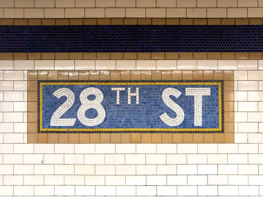 New York Şehri - 20 Haziran 2024: 28. Cadde Metro İstasyonu Manhattan 'daki New York Metro Sisteminde Lexington Bulvarı Hattı üzerinde.