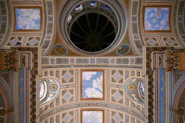 New York Şehri - 22 Aralık 2023: St. Jean Baptiste Roma Katolik Kilisesi Manhattan 'ın Yukarı Doğu Yakası, New York' taki Lenox Hill Mahallesi.