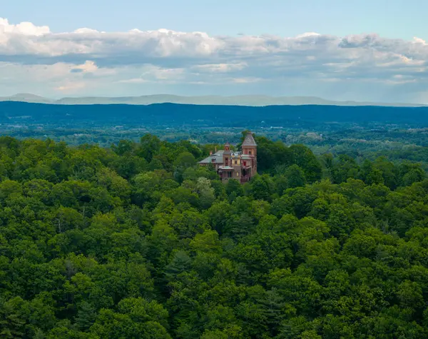 Olana Eyalet Tarihi Bölgesi. Hudson New York, ABD 'deki Frederic Edwin Kilisesi' nin evi.