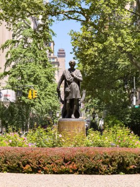 New York City, ABD 17 Mayıs 2025: Gramercy Park 'ta Edwin Booth' un görüntüsü Manhattan, New York 'taki Gramercy Park Tarihi Bölgesi' nde.. 