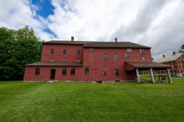 Berkshires 'teki Hancock Shaker Köyü' nde büyük kırmızı çamaşırhane ve makine dükkanı..