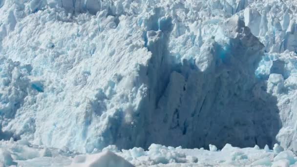 氷河の氷は 海の水 北グリーンランド 北極海に崩壊します 地球温暖化と気候変動の概念 — ストック動画