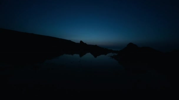 英国沿岸の潮汐岩プールでの日の出の経過 — ストック動画