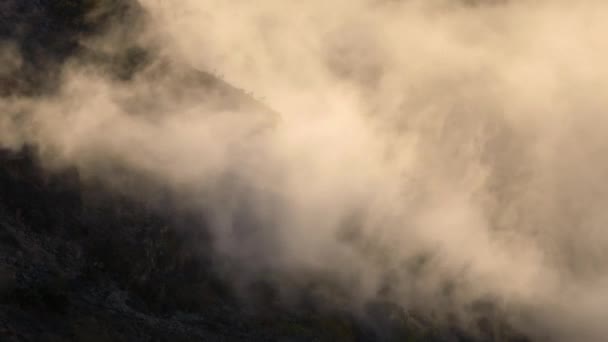 Llegan Nieblas Del Mar Que Ondean Sobre Las Montañas Dhofar — Vídeo de stock