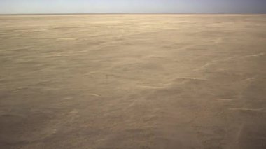 Kati Thanda Gölü 'nün havadan görünüşü Güney Avustralya' nın Uzak Kuzey Bölgesi 'nin doğu kesiminde yer alan bir endorheik göldür..