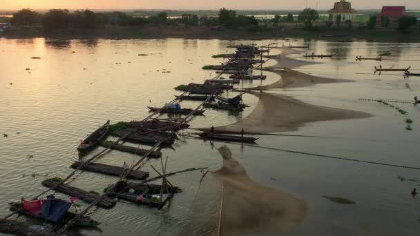 Nisan 2018 Nsanlar Nehrin Yarısını Tonle Sap Gölü Kamboçya Daki — Stok video
