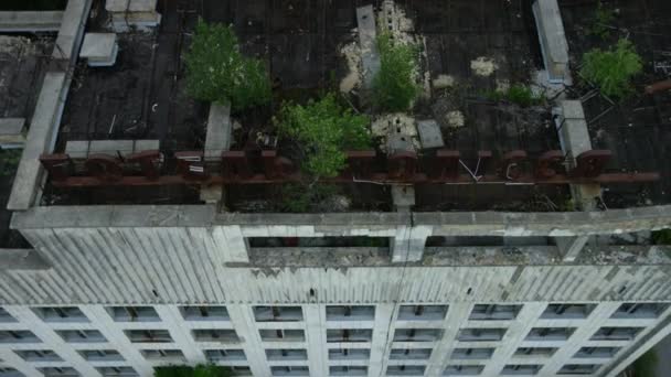 Pohled Vegetaci Začal Klíčit Troskách Města Pripyat Radioaktivní Černobylské Zóně — Stock video