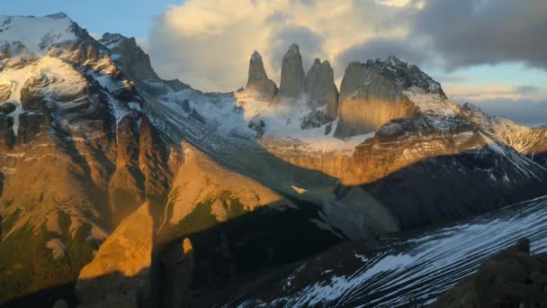 Torri Iconiche Dominano Paesaggio Del Parco Nazionale Torres Del Paine — Video Stock