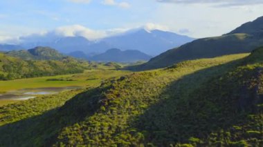 And Dağları boyunca uzanan hava manzarası Patagonya Ulusal Parkı 'na uzanır..