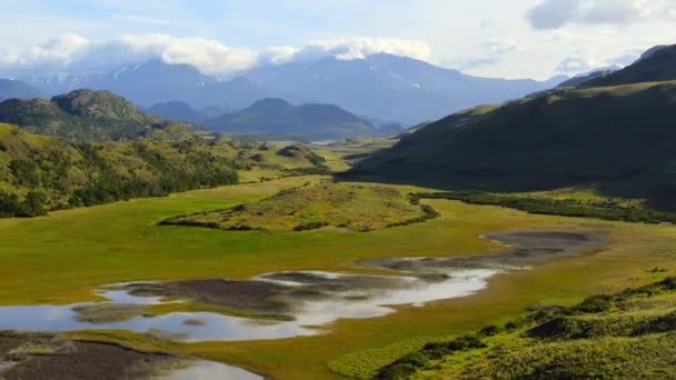アンデス山脈に沿った空中風景がパタゴニア国立公園にあります — ストック動画