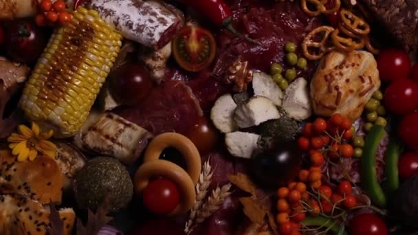 Yemek Dolu Bir Masa Sonbahar Hasat Arkaplanı Hasat Festivali Şükran — Stok video