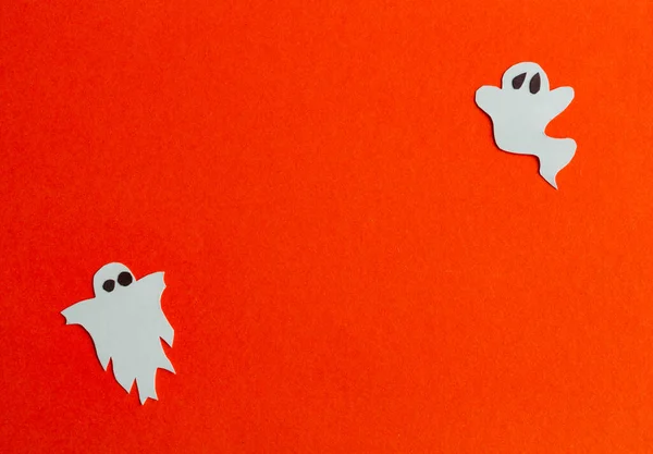 Концепция Хэллоуина Белые Призраки Красном Фоне Атмосферный Фон Ручной Работы — стоковое фото
