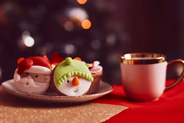 Cozy Christmas Tea Time Decorative Cupcakes Cup Tea Front Christmas — Stock Photo, Image