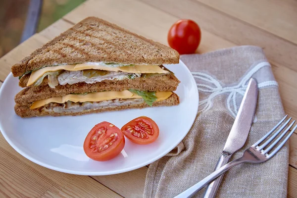 カキキノコと野菜と素朴な健康的なビーガンサンドイッチ 適切な栄養 — ストック写真