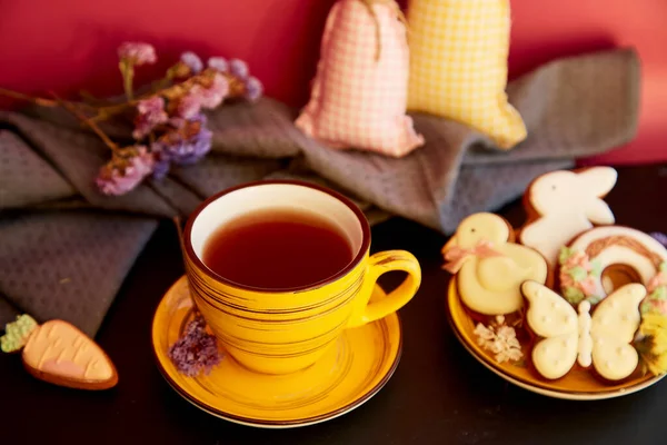 Aesthetic tea cup with Easter cookies and decorations. Holiday food, tea time .