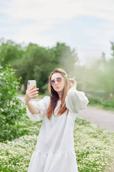 Sensual Millennial Woman Making Selfie Chamomile Field Using Technology Blogging — 图库照片