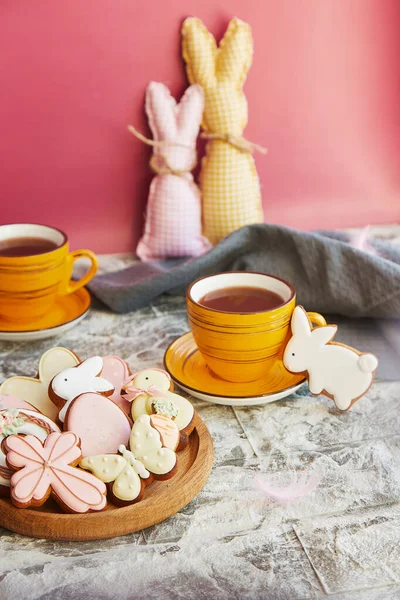 Aesthetics Easter Pastry Cookies Cups Tea Decorated Table Crafting Bunny — Stock Photo, Image