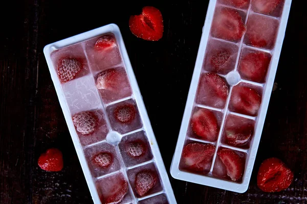 Strawberry Ice Forms Preparing Summer Ice Cocktail Ice Cream Desserts — Stock Photo, Image