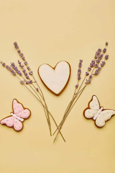 Pastellfarbene Frühlingskekse Frauentag Muttertag Frühlingskarte Mit Gebackenen Glasierten Plätzchen Auf — Stockfoto