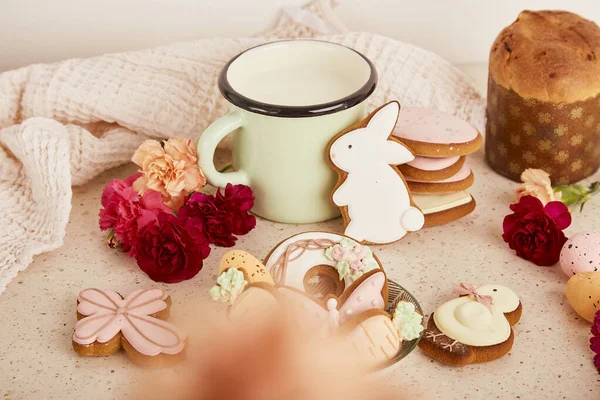 Aesthetic Cozy Easter Table Milk Mug Glazed Cookies Cake Flowers — Stock Photo, Image