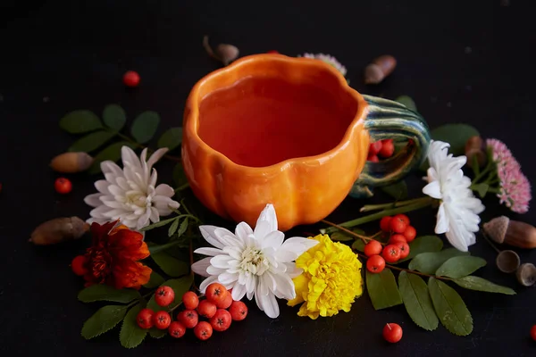Entspannende Umweltfreundliche Nachhaltige Teatime Mit Tasse Form Eines Kürbisses Stimmungsvoller — Stockfoto