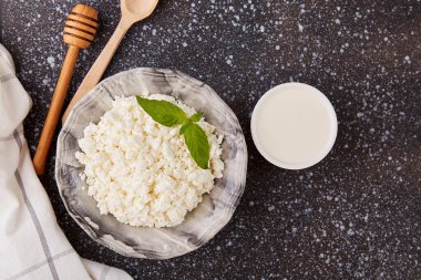 Defanslı ekşi süt peyniri, süzme peynir..