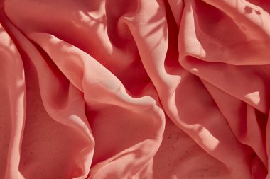 Güneşli bir günde gölgelerin altında doğal şifon kumaş arka plan.