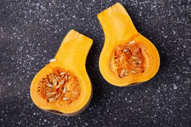 Çiğ Sonbahar Hasadı - Taze balkabağı kesimi.