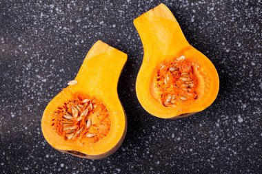 Çiğ Sonbahar Hasadı - Taze balkabağı kesimi.